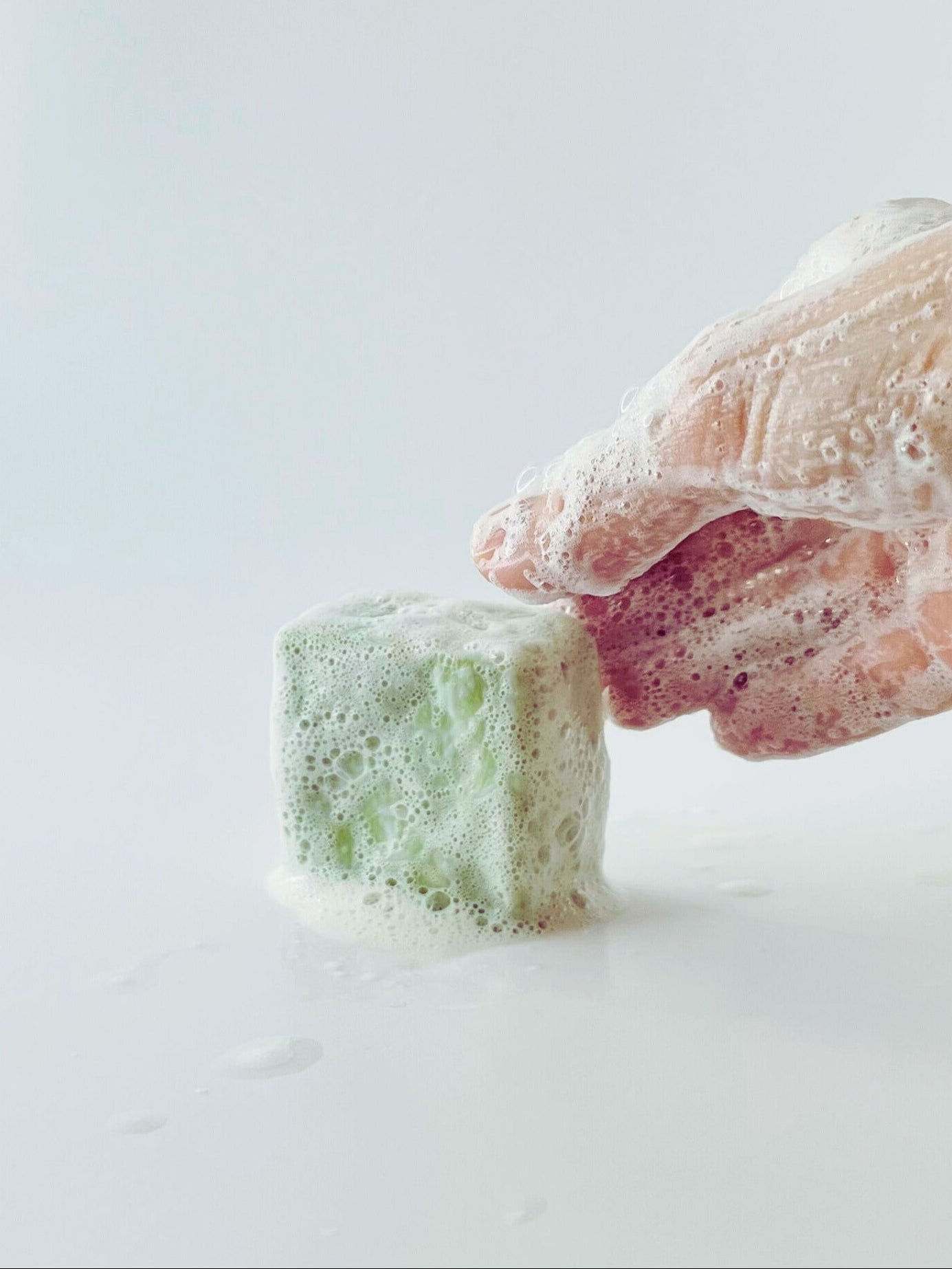 revitalizing • all-in-one wash • mint